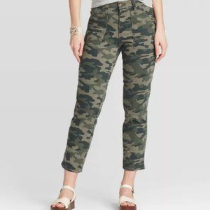Universal Thread High Rise Slim Straight Camo Pants- Size 6